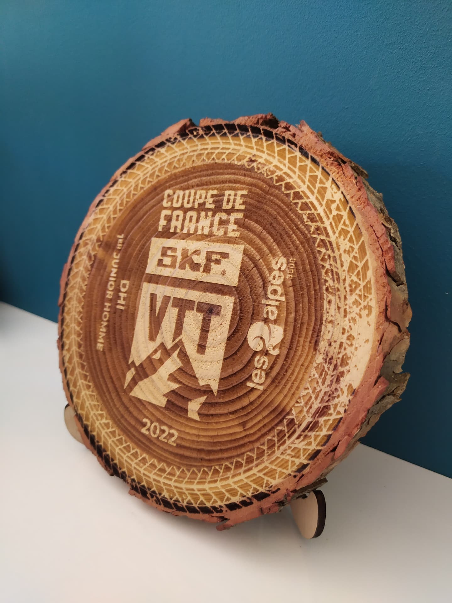 Trophée sportif en bois vélo de descente